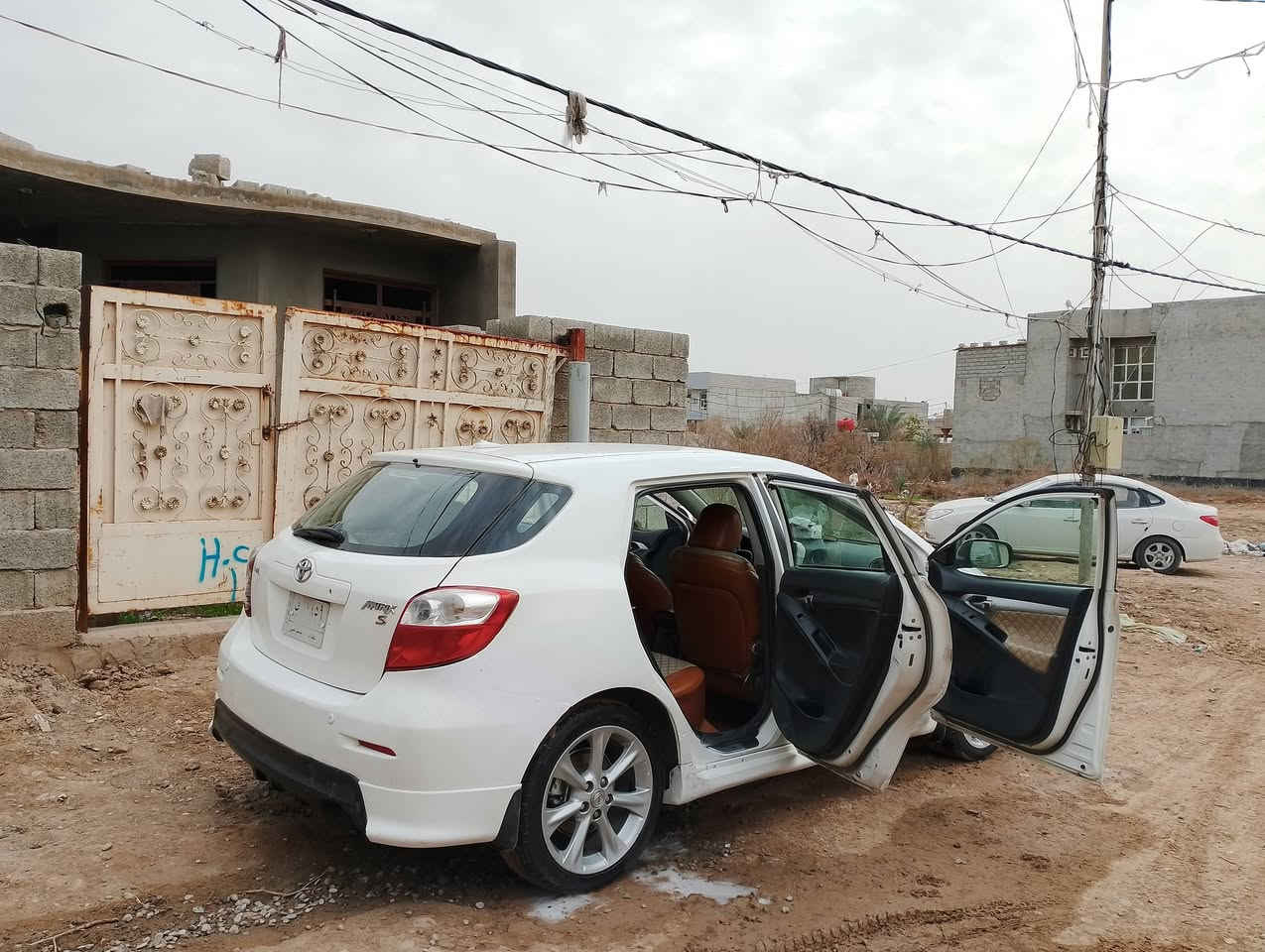 مطلوب بيها 80 ورقة وبيها مجال بس حگ الجية
بعقوبة/تقاطع القدس
*********** / ***********
تيوتا ماتركس وارد خليجي محرك 2000 وكير بلاديات مكفولات
صبغ عام ضربتها بچم ممسببة ضرر للمحرك ولا اي قطعة وطخة بالباب فقط مكفولة من كلشي غير ذني
سيارة مال جناي جوة ايدنا ممشتغلة 
تايرات رياضي قياس 18
شاشة وكامرة خلفية
مازدات قبل اشهر بدلتهن
زجاح امامي كذلك جديد
تبريد مكفول بس غاز خلي 
دوشمة جديدة جلد درجة اولى والكشنات بالباكيت
لا خياس لا شخوط لا ضربات تجي تشوف وتفحص كامل 
سيارة واسعة اكبر من الصور غراضها حتى يم ابو الاسواق تلگاهن مكينتها كامري شيرهم للكامري يرهم الها تعال وبيك خير واتدلل
