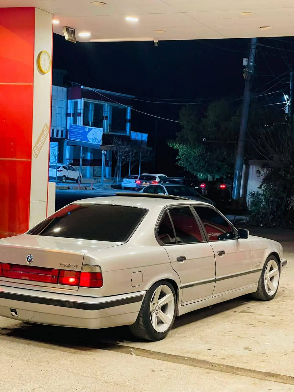 بيم 525تؤماتيك مؤديل 1993بؤفرؤشتن گيرومه كينه به شه رت مووسو براوه به شه رت ده حم  وليدران به شه رت ***********
