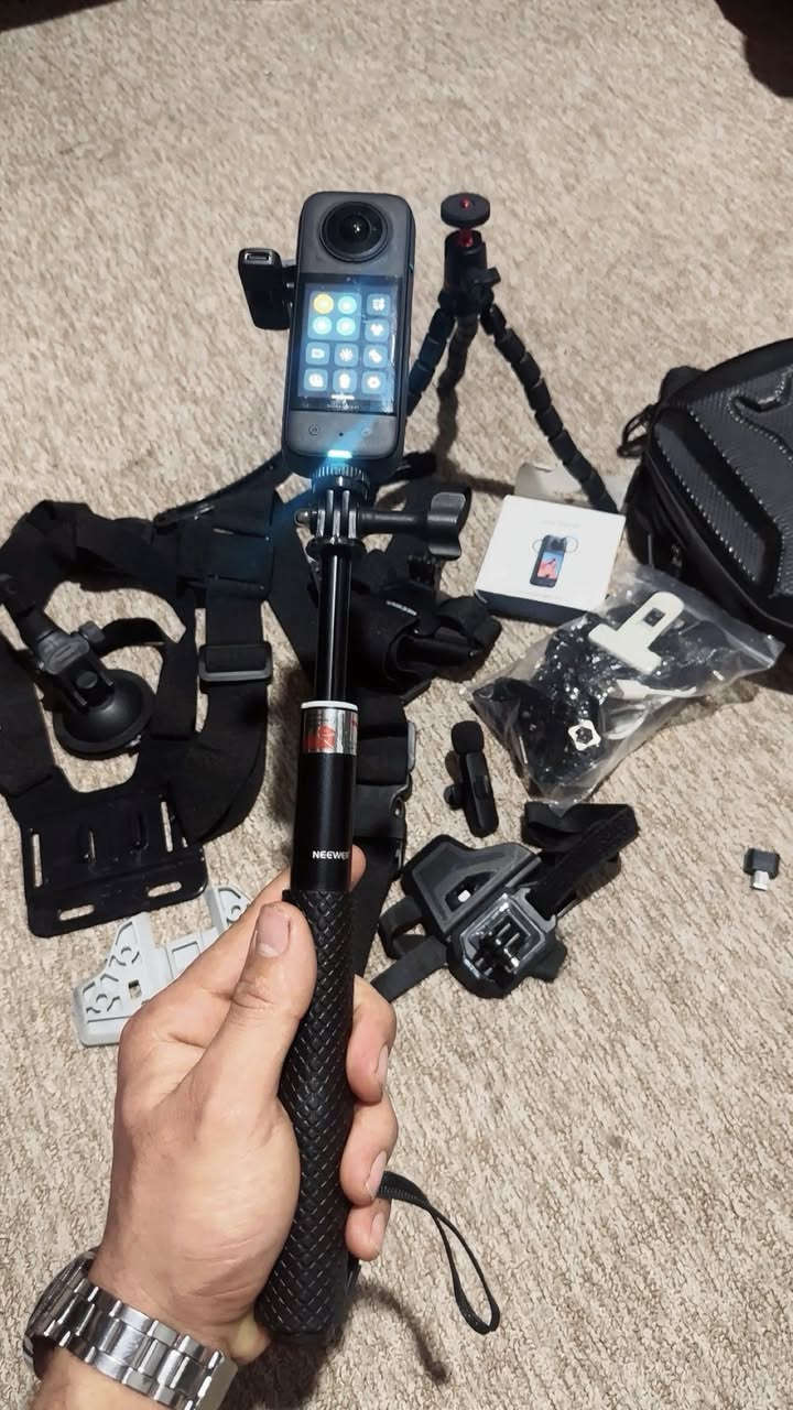 كامره انستا  x3.360درجه للبيع إذا تريد الكامره وحده سعره ٣٢٥وبيه مجال بسيط وذا تريده هيه والعده الي وياها سعره ٣٧٥ألف❤️هذا رقمي *********** مكاني بغداد بل رصافه بزيونه
