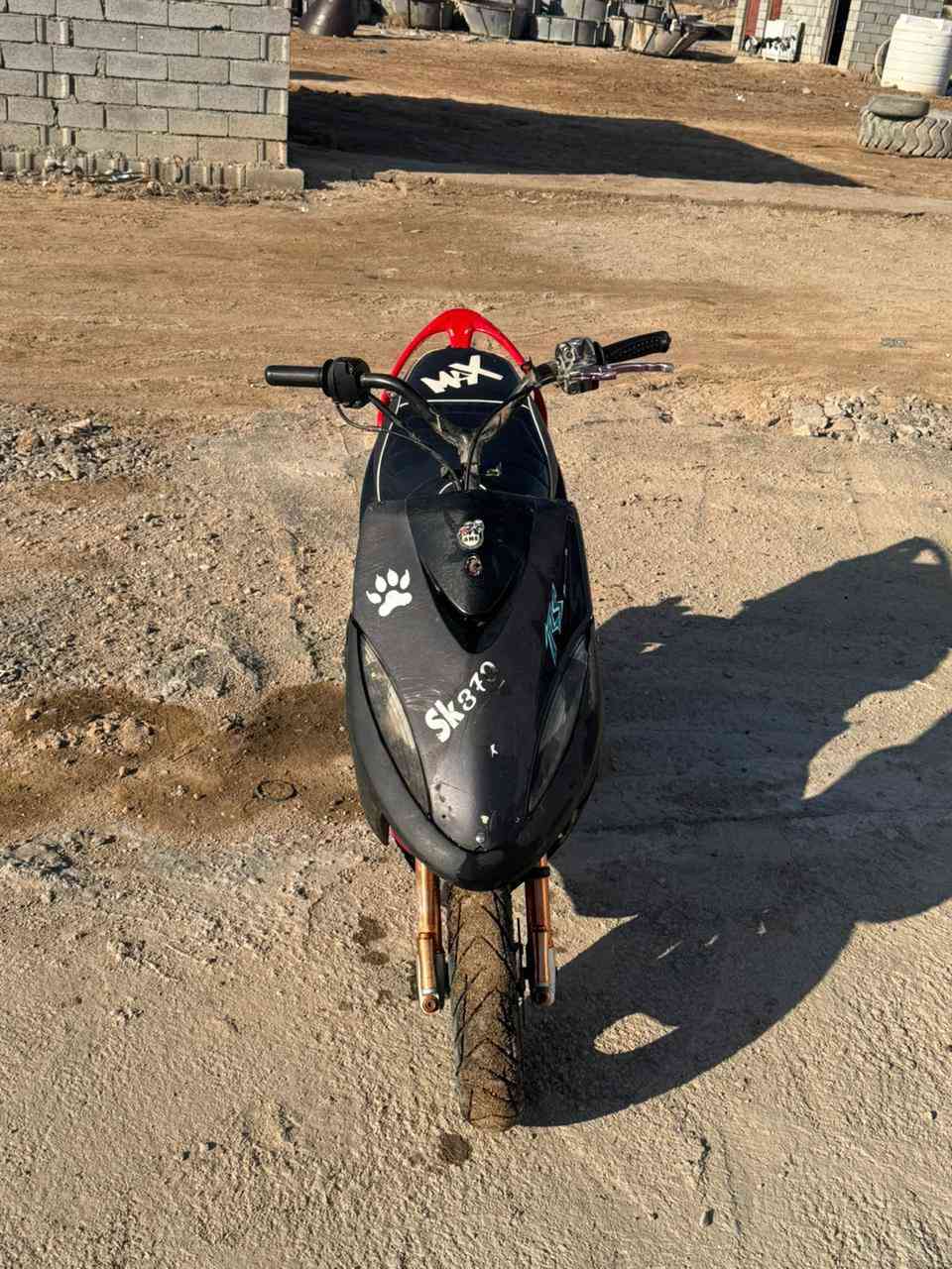 السلام عليكم 
دراجه ماكس عدله 120
دراجه مزوده بوشه بستم 55 
دراجه نضيفه حلوه 
بيهه شلعهه وا معدل 
دراجه راقيه مرتبه 
كزوز رياضي 
دبلات رياضي 
تايرات جدد
سعرها 550 بيه مجال لشراي 
مكان دراجه بصره قرنه 
تواصل ***********
