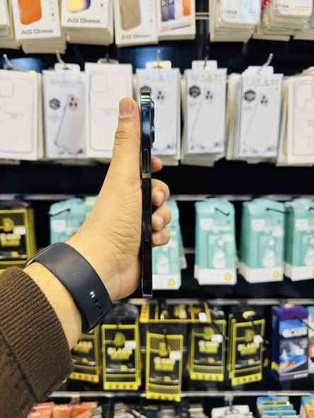 السلام عليكم للبيع 
iPhone 12 pro max 
ذاكره 512 
بطاريه 72‎%‎ ابد ميصرف بلادي 
لون اسود نموذج M الجهاز وتر بروف ممصلح ولا ملعوب بيه كله شغال مابيه اي خلل وين ميعجبك افحص السعر قفل 420 الف مكاني بغداد مدينه الصدر رقمي ***********
