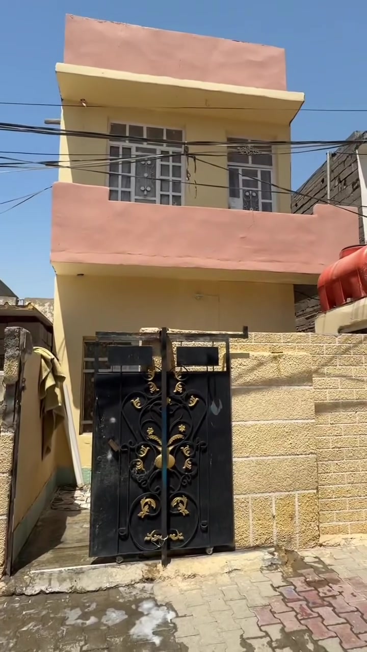 اعلان بيت للبيع ✅

للبيع بيت سكني طابو صرف  طابقين بموقع مميز في منطقة 

التحرير – الفلكة الأخيرة، خلف المحلات

* المساحة: 80 متر مربع
* الواجهة: 5 متر
* الطول (النزال): 16 متر

مواصفات الطابق الأرضي:

* استقبال
* صالة
* مطبخ
* مجمع صحيات

مواصفات الطابق الثاني:

* غرفتين  نوم
* صالة
* سطح
* بيتونة

البيت مناسب للسكن العائلي وقريب من الخدمات والأسواق.

للاستفسار والمعاينة يرجى التواصل على الرقم: (***********)
