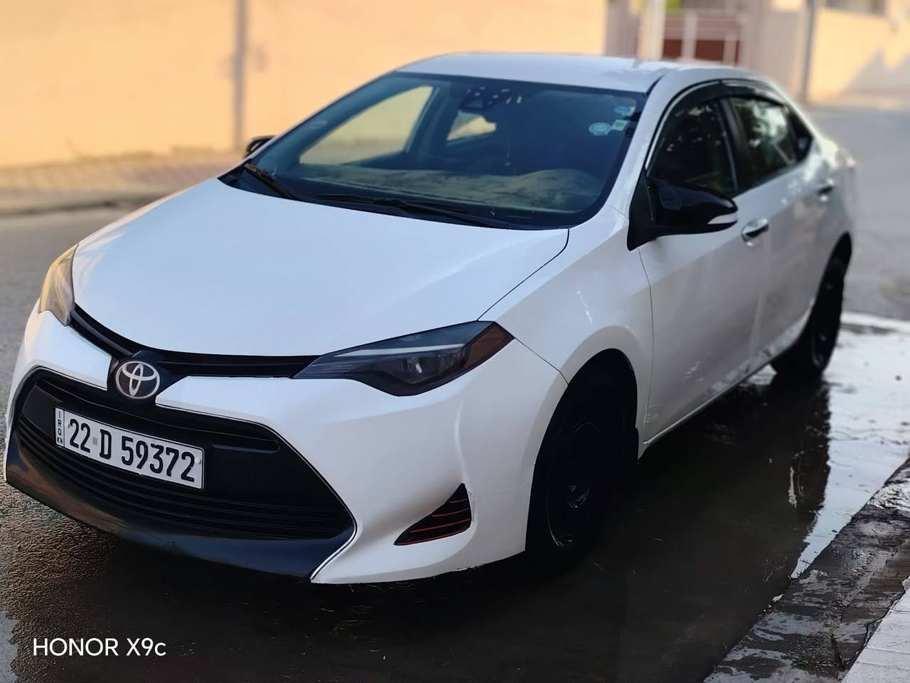 سلام عليكم للبيع كورلا 2017  مواصفات ال اي ابيض ثلجي داخل وخارج سياره جدا نضيفه داخل لونين سياره بيها باب واحد صبغ سونار موجود بلمنشور سعر 135 وبيها مجال مكاني كلار اسفسار اكثر اتصل ***********
