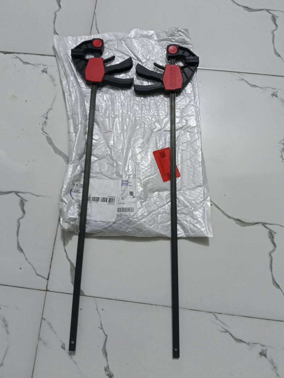 السلام عليكم شباب أغراض منزلية ورد أشجار جهاز رياضة ايباد فرشة سنادين ستان جزامة تحفيات كلشي موضح بصور الشراي يتواصل *********** باسعار مناسبة كلة جديد
