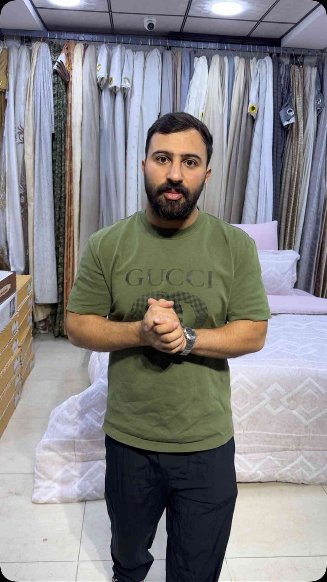 *لحاف نفرين جاكار ثقيل بوهيمي king size*
● قماش ثقيل 
● المحتوى 7 قطع 
● قياس اللحاف ملكي 240×260 
● قياس الشرشف 200×200+30 
● وجه مخده عدد 4
السعر 65 الف✅


**إذا كنت صاحب هذا الإعلان وتريد حذفه لأي سبب، رجاءا أرسل رسالة إلى الدعم الفني**