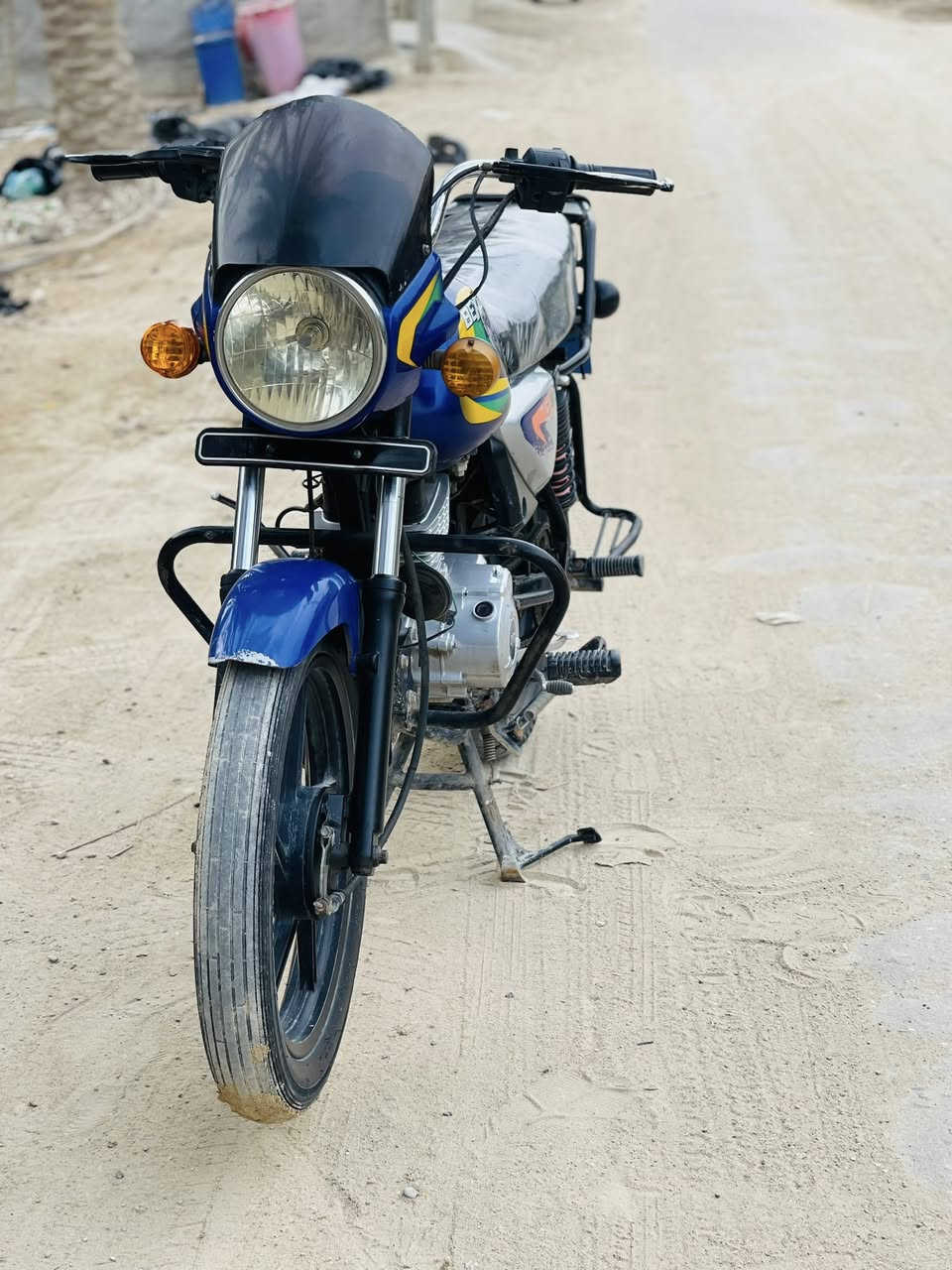 سلام عليكم
دراجه بركسر موديل ٢٠٢٠دراجه نضيفه شواصيها ومكينتها ما مفتوها خمس نمر نضافتها مثل ما بل صوره اوراق اصولي  
سعرها 800وبيها مجال 
مكاني كربلاء لحر لصغير 
لرقم ***********
