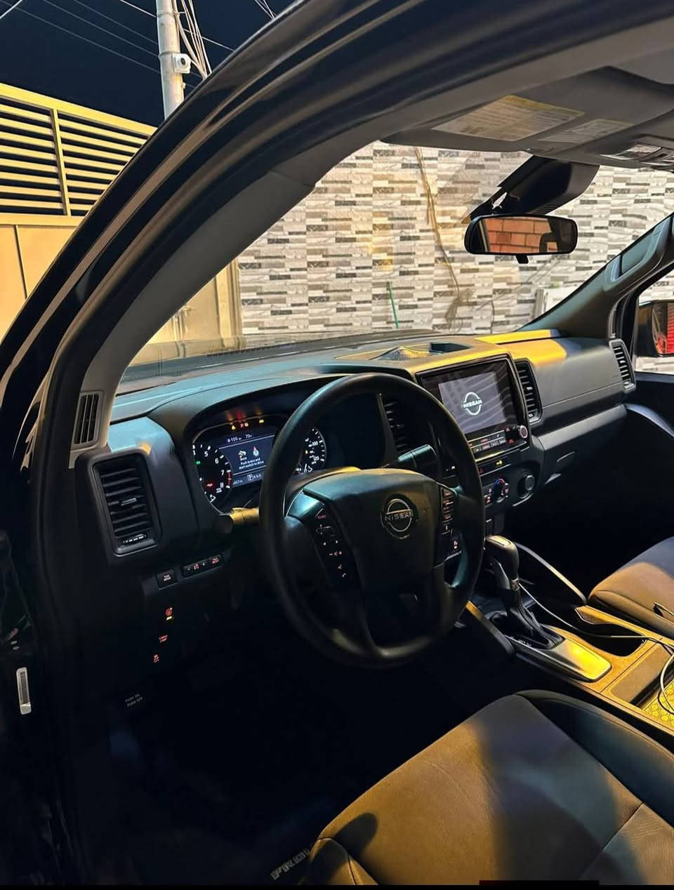 سلام عليكم للبيع و مراوس نيسان فونتيرا مديل2022 رقم ميسان لون أسود حادث سياره جاملغ امامي وشوي من البنيد موجود صور الحادث بل منشور نص فول شاشه بصمه كأمره خلفيه رادار امامي خلفي سياقه ذاتيه مثبت سرعه سياره كلش حلوه ونضيفه مكان سياره ميسان السعر 225 رقم الهاتف ***********
