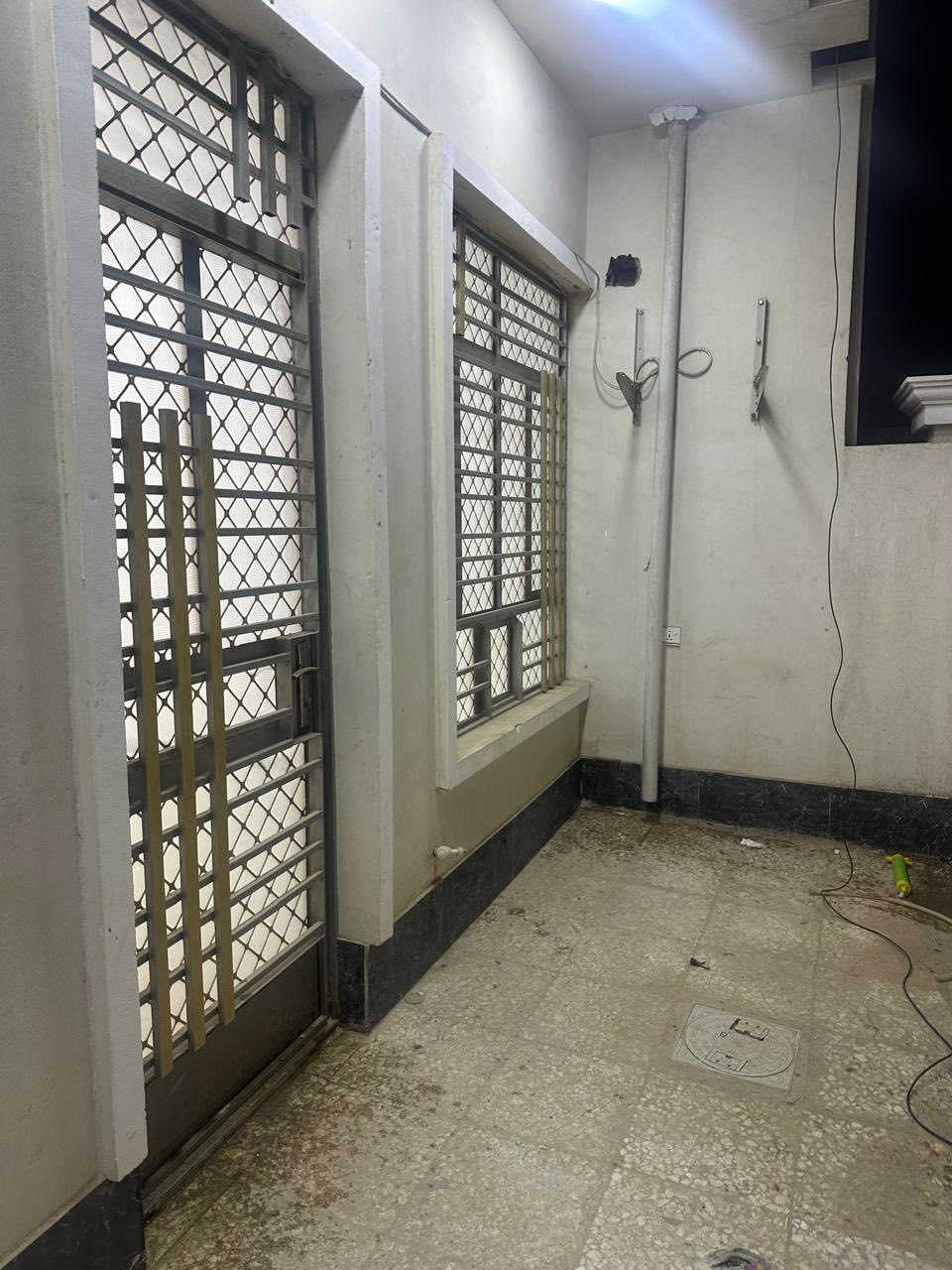 السلام عليكم بيت للبيع موقع بيت الدوانم طابو زراعه بناء جديد مساحه 100 متر واجه 8 نزال 12 نصف بناء بي هول مطباخ خدمات غرفه طابق الثاني 2 نوام مرجعه مع مكتب البراق شارع ضغط *********** معتز
