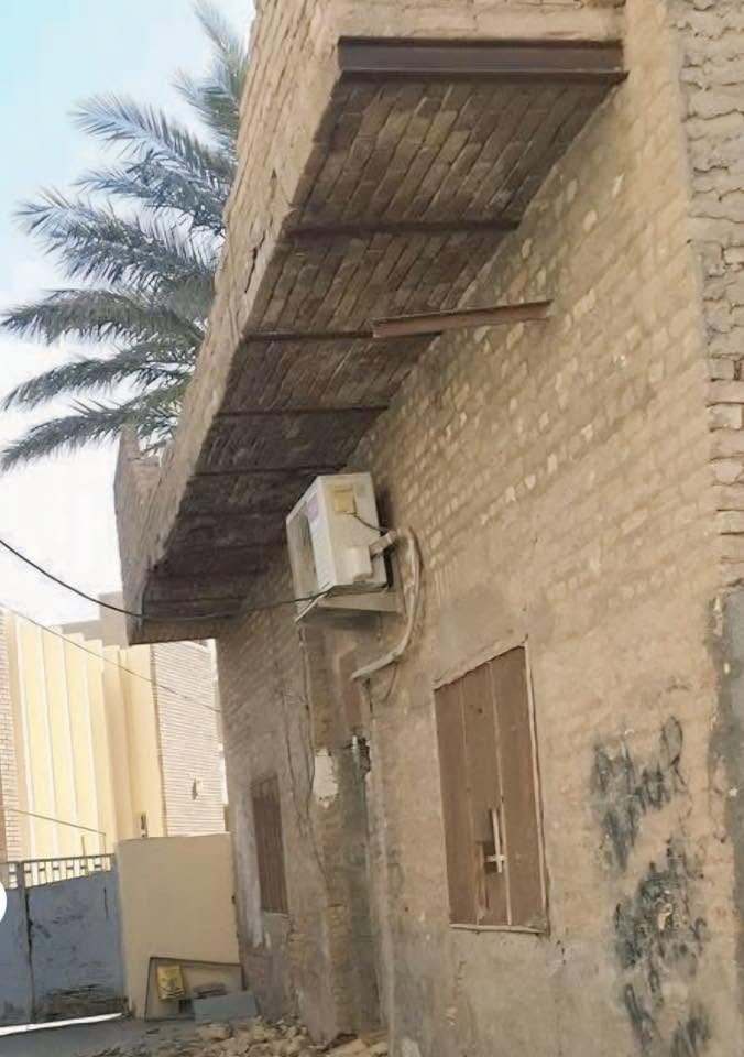 سلام عليكم بيت قديم للبيع موقع مميز داخل السوك شارع مصرف فرع صيدليه دكتور شوان ابصف مجمع دبي العائلي مساحته ١٢٢م مربع طابو صرف السعر ٦٧ مليون الاستفسار الاتصال على الرقم ***********

