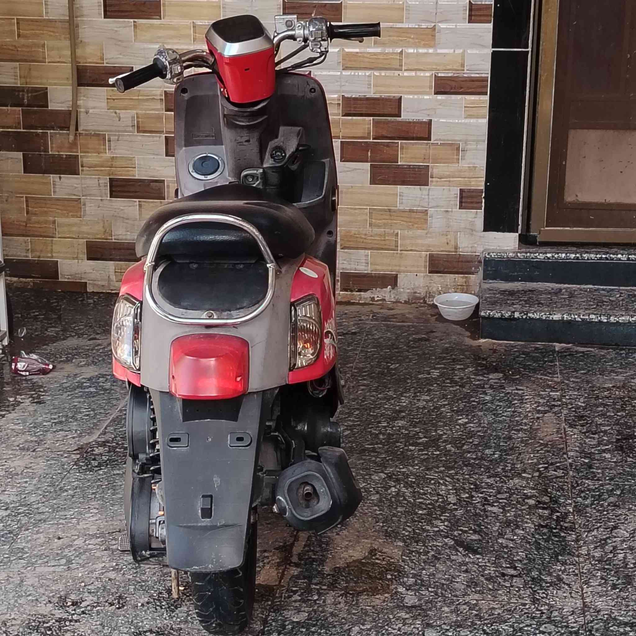 بوليس مسطره
دراجه كلش حلوه ونظيفه حيل عليه ادامه كامله
نكره سلف بكل وقت عوزهه بس بوليش وما يكلف
 سعر الدراجه 900 وبي مجال بسيط للشراي
مكاني ميسان مغربه شارع المركز القديم
***********
