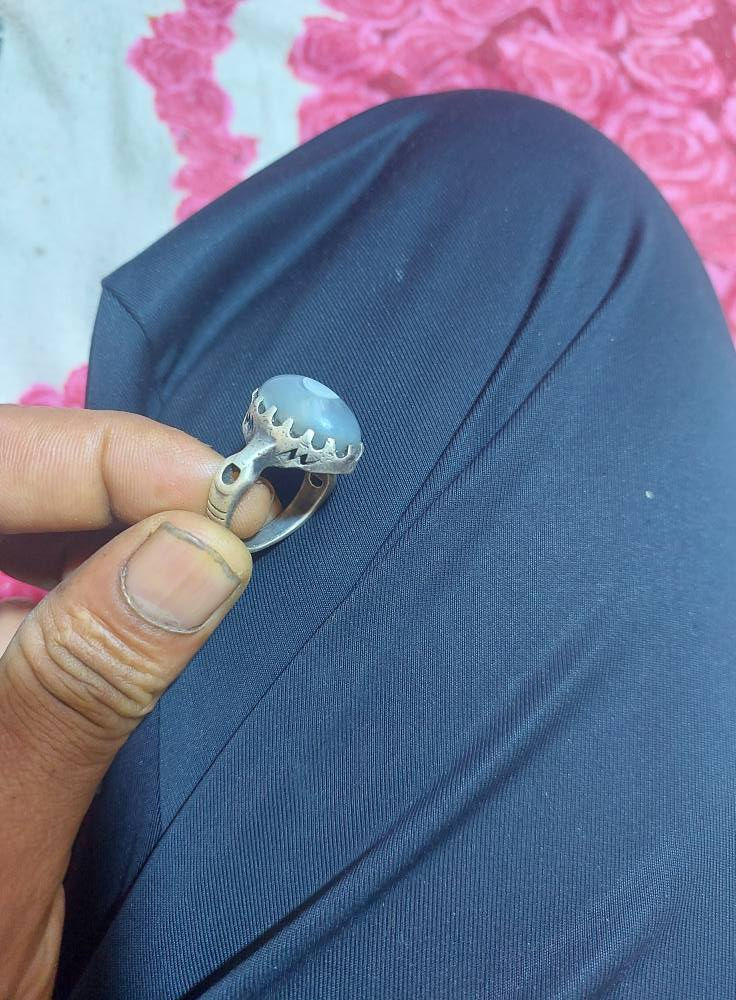 وحد عقيق يماني والثاني سليماني وعطف ثنينهن قديمات وفضه ثقيله المكان بصره القبله


**إذا كنت صاحب هذا الإعلان وتريد حذفه لأي سبب، رجاءا أرسل رسالة إلى الدعم الفني**