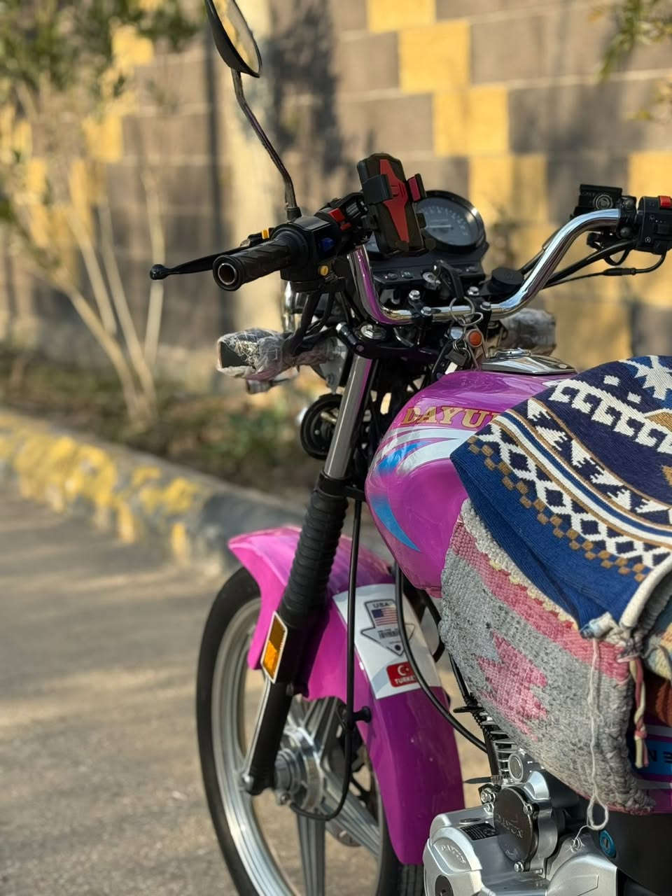 سلام عليكم شباب
عضم بنفسجي للبيع 
أوراق اصولي موديل ٢٣ 
السعر ١٧٥٠ وبيها مجال قليل 
المكان كربلاء خان ربع 
***********
