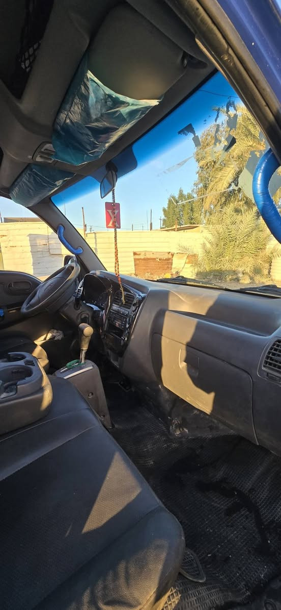 ادوات ادوات  اوتماتيك  3000مسكر سبلاين  محدث ١٨ سياره حلوه بس عوزه ترتيبات صبغه مفطر  مكانه ب الحله السياره ب٥٥ وبيه مجال ***********
