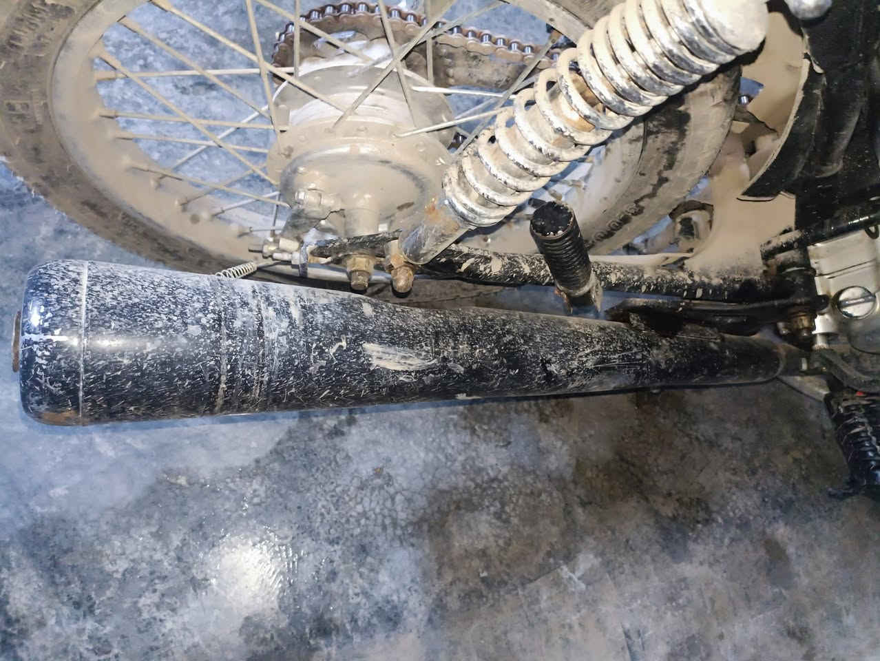 سلام عليكم صالوصه للبيع او مراوس وهذا رقم ***********
