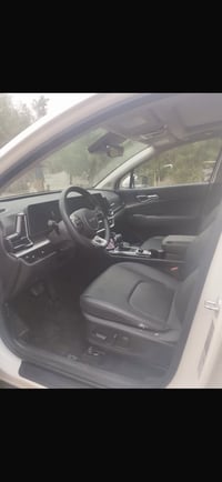 كيا سبورتج وارد حادثها كما في صور تبديل باب خلف السائق ابلادي وباب سائ...