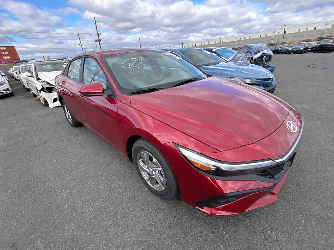 السلام عليكم 
مطروحة بعمان على وضعهة تدخل بأسم المشتري 
ترهم كتاب شهداء 
النترا ٢٠٢٥ زيرو بجم كبس ماشية ٨٠٠ ميل فقط 
مواصفات se اعتيادية  
فقط هذا حادثهة 
***********
