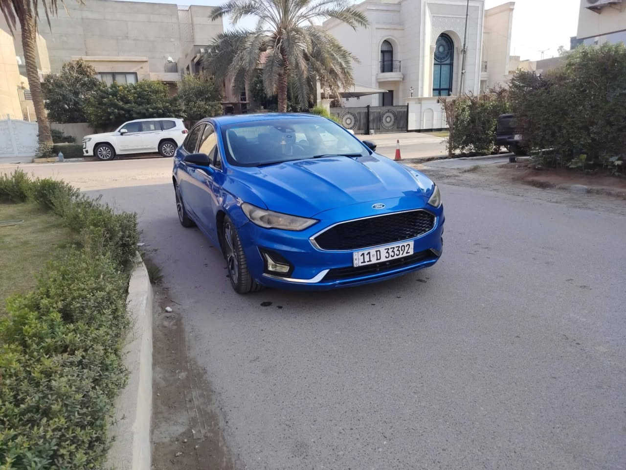 السلام عليكم فورد فيوجن 2019 فول مواصفات تيتانيوم 
....تدفئة تبريد كشنات
 ..كشن ميموري خزن .. 
كشنات امامية كهرباء
... كشنات جلد .  
انارة محيطية
 فتحة سقف.
...تبريد قطعتين
رمز سري بالباب ...
بصمة تشغيل وابواب
محرك 2000 تيربو
شوتة رياضية لون مميز بحري...باختصار السيارة فول مواصفات...
حادث السيارة موضح بالصور  بدون دواخل صبغ جاملغيت وبنيد
رقم بغداد الاتصال على الرقم ***********
السيارة بيها ملاحظات بسيطة....بس وقت ما عندي ارتب 
مكان السيارة بغداد اليرموك قرب ساحة قحطان
السعر 122 بيع او مراوس باقل
