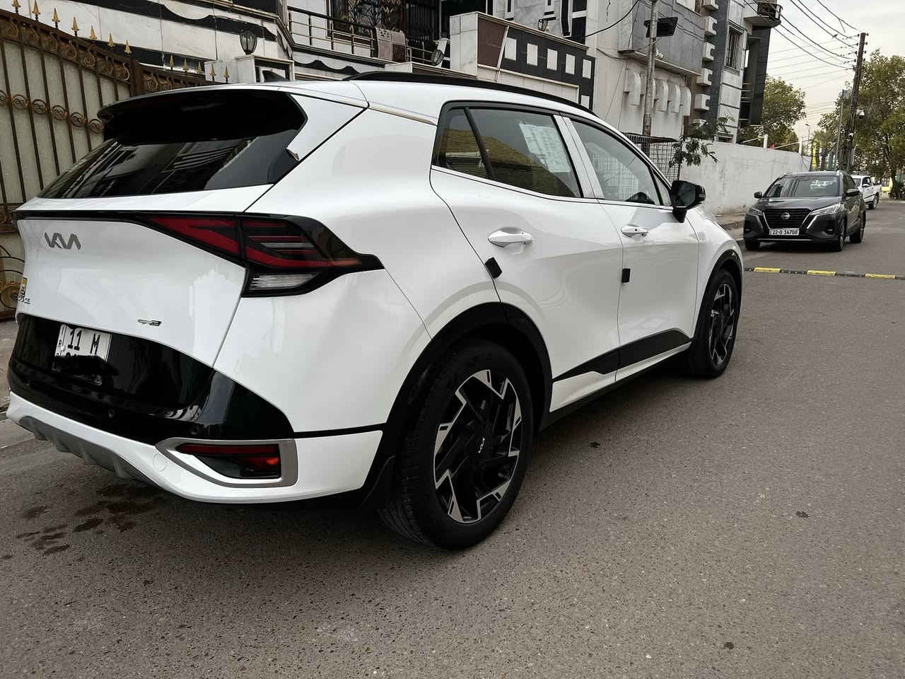 كيا سبورتج خليجي موديل 2023 GT  فول مواصفات بانوراما بصمة محرك 2000 تبريد قطعتين كشنات جلد تدفئة تبريد تشغيل عن بعد حساس امامي خلفي شاحنة لاسلكي صندوق كهرباء السبير مانازل شاشة كبيرة  السيارة مكفولة من الصبغ والبارد ماشية 45 الف السعر 237 مكان السيارة بغداد تلفون ***********
