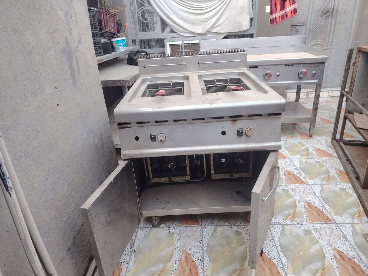 سلام عليكم غراض للبيع مطعم للبيع
مكاني لطيفيه
***********
