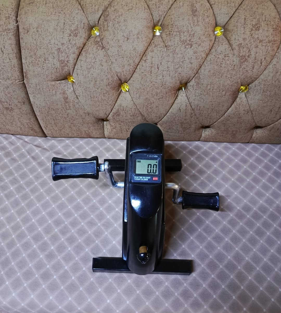 جهاز رياضه ارضي سعر 35 بالجانب الايسر ***********
***********
