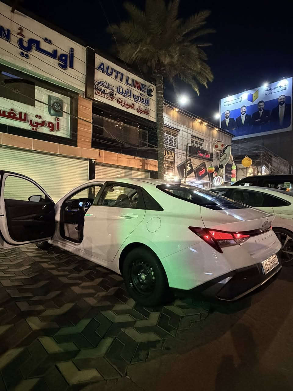 السلام عليكم 
هونداي النترا 2024 
وارد امريكي بدون تبديل وبدون صبغ ايرباكات سليمه 
السياره ماشيه 8000 
فول مواصفات بس بدون فتحه 
ويل بلادي اصلي موجود وتخم تاير جديد اصلي او ويل اسود 
رقم بغداد باًسمي
مكان السياره بغداد 
السعر ١٧٧ وبيها مجال بسيط 
***********
