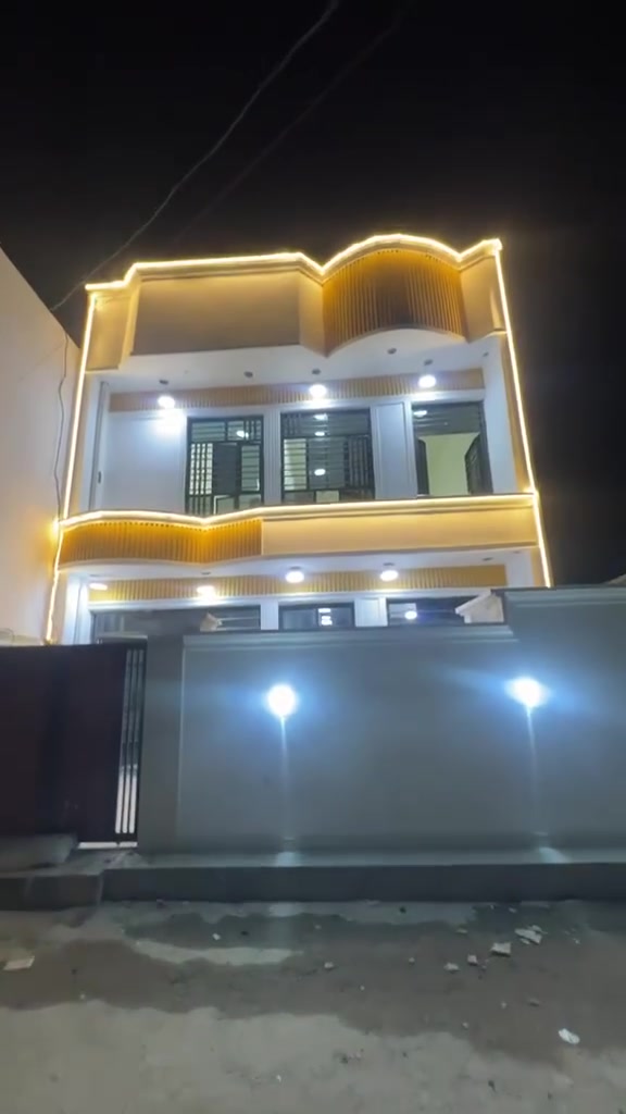 دار للبيع مساحه 105متر يحتوي على أربع غرف نوم وصاله ومطبخ وحمامات وحولي واجهه 7مترونزال 15متر عنوان بغداد الكرخ منطقة الدوانم نهاية شرطه الخامسه قرب البياع والسيديه استفسار اتصل على الرقم ***********يوجد واتساب السعر 110مليون وبي مجال
