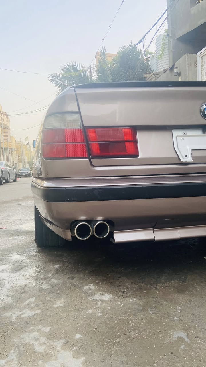 السلام عليكم (بيع مستعجل)

‏BMW 530 i
المديل ١٩٨٩ بدون حادث بدون كصه بدون عيب شرعي كامله مكمله من كلشي صبغ عام للجماليه
بجم عريض
كت كامل M 
ويل M  
دركه M
دعاميات M
دبل ايرباك 
دبل جكمجه
تخم تاير جديد
غرفه جديده كشنات قماش 
تدفئه بلكشنات
تبريد كامل 
مكينه 30 جديده مسكر دبل فانوس المرغوبه شلعه ومعدل فول  
كير تبترونك نمره طويله (3) وضعيات قياده
شاشه كامره 
السياره مناقصها شي كامله مكمله
تحويل ثاني يوم سنويه لل29
مكان السياره الناصريه شارع بغداد 
سياره كلش حلوه والف عافيه على الياخذها متعوب عليها
السعر ($72)  
للاستفسار ***********
