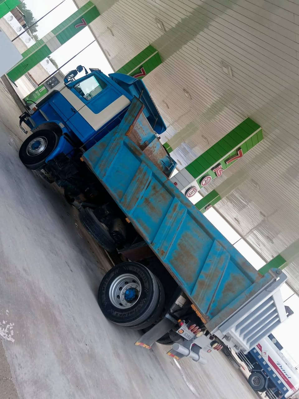 اسلام عليكم اسكانيا 112
السيارة كلهة 13لاتبخر ولاتنقص كير كبير 5/5اكسن خفيف سيارة جاهزة السعر 155 الاتصال ***********
