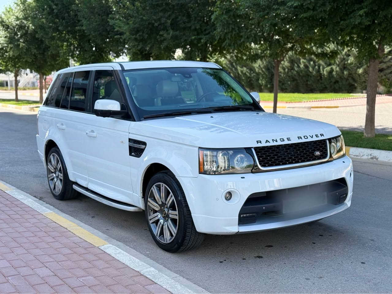 Range Rover sport
مواسەفات Autobiography واتا فول فول قەپات
مۆدیل ٢٠١٣ شەریکە سەردار زەمان
٢ په‌ڵه‌ كارتی هه‌یه‌ 
١٧٥ هەزار رۆشتوه‌ 
٥ مۆدی لێ خورین 
٥ بەسمە 
رادار کامیرا ٣٦٠ حاسە هەر چوار دەوری
دەبڵ بەرز و نزم هەمووی بەشەرت
کەلە شاشە کۆنترۆل ئایپاد سیستەم سەماعەی harman kardon
گێر تۆماتیک عادی سپۆرت گێر شەفت 
سلایت ئاوێنە شەفت لید 
 ناو كرێمی و ره‌ش  کوشن خەزن میمۆری هیتەر کارەبای 
سوكان ڤۆلیۆم تحدید سرعە خەزن کارەبای 
تاخم تایە و ویلی لۆکە سپێری لۆکە 
سەیارەکە مواسەفاتی لە ژمار نایە
بەرد و کاتم و هەموی بەشەرت  
دەعامی بۆ دەعامی هیچ شتێک مەپرسە سەیارەکە وەک سفر وایە گێر و مەکینە و کارەبایەتی هەمو گیانی  مەزبوتە و بەشەرت 
رەقەم و سەنەوی تازه‌یه‌  ژینگە و رێگاو بانی دراوە 
نرخی ١٥٥ وەرەقەیە و مەجالی تیایه‌  
ناونیشان سلیمانی 
*********** السليمانية, العراق
