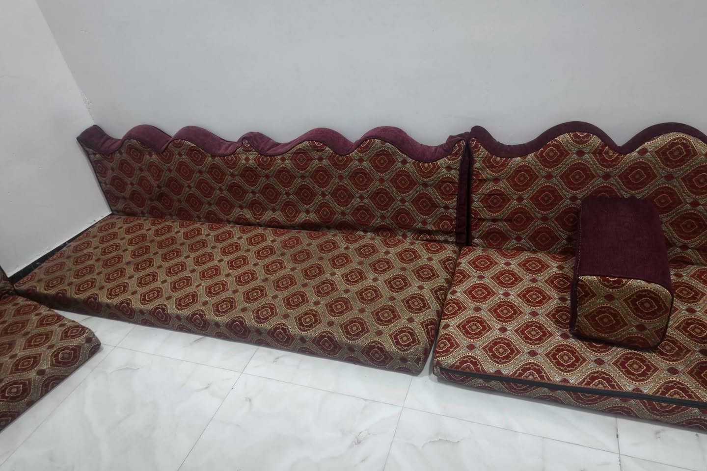 ديوان خليجي ثقيل عشر أمتار
***********
