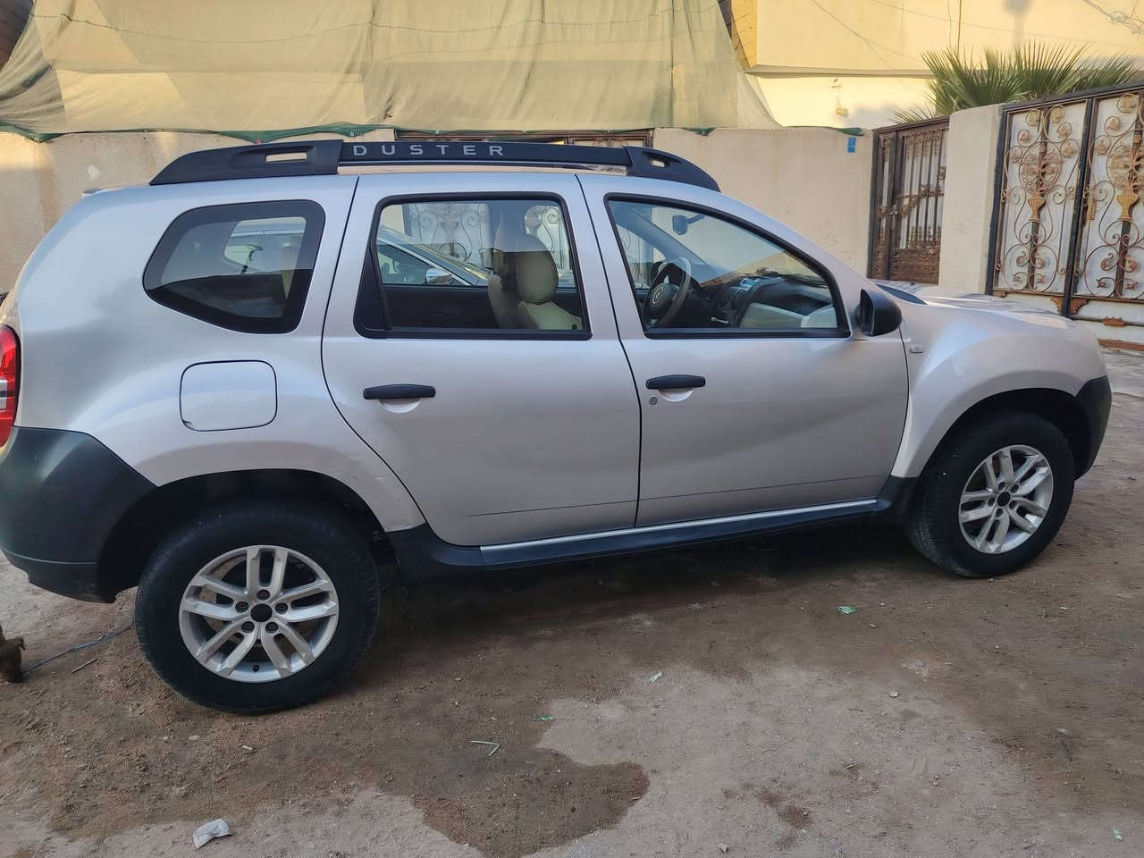 رينو داستر 
مديل 2017
للبيع 
مع مراوس 
حسب القناعة 
سيارة حلوه جاهزه تبريد
 كهربائيات حداديه 
حلوه غرفة جديده 
هزه جديده سنوية لحد 2030 
بسم اخوي شرط التحويل 
السعر 90 قابل للتفاوض 
للإتصال والاستفسار 

***********
واتساب
