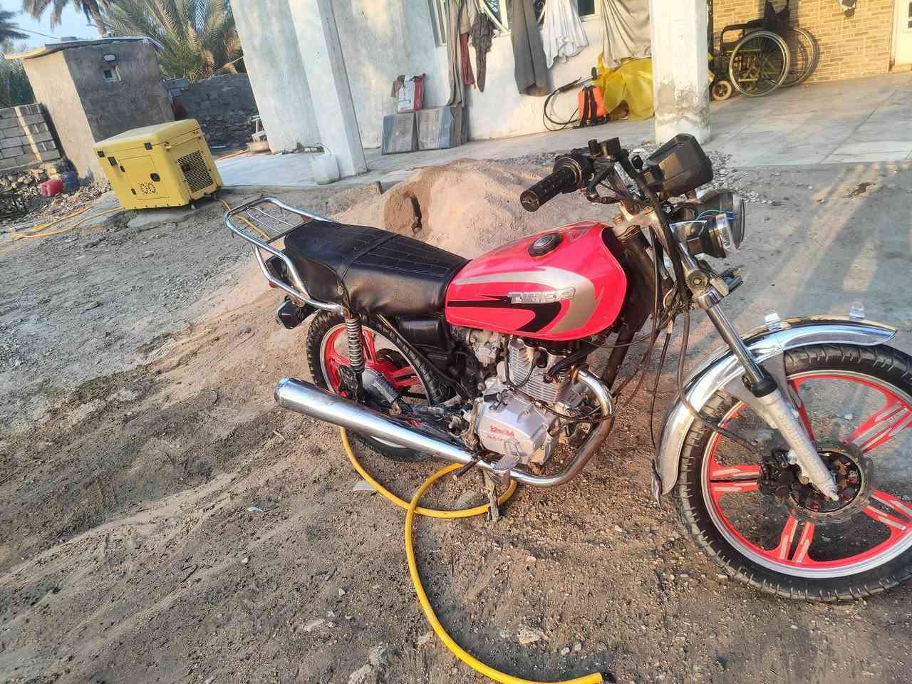 سلام عليكم دراجه سيڤان للبيع موديل 21أوراق دراجه شغاله كلشي مابيها سلف هندر كهربائيات كله شغال شغل واطلع سعر 425وبيها مجال مكانها السنيه ***********
