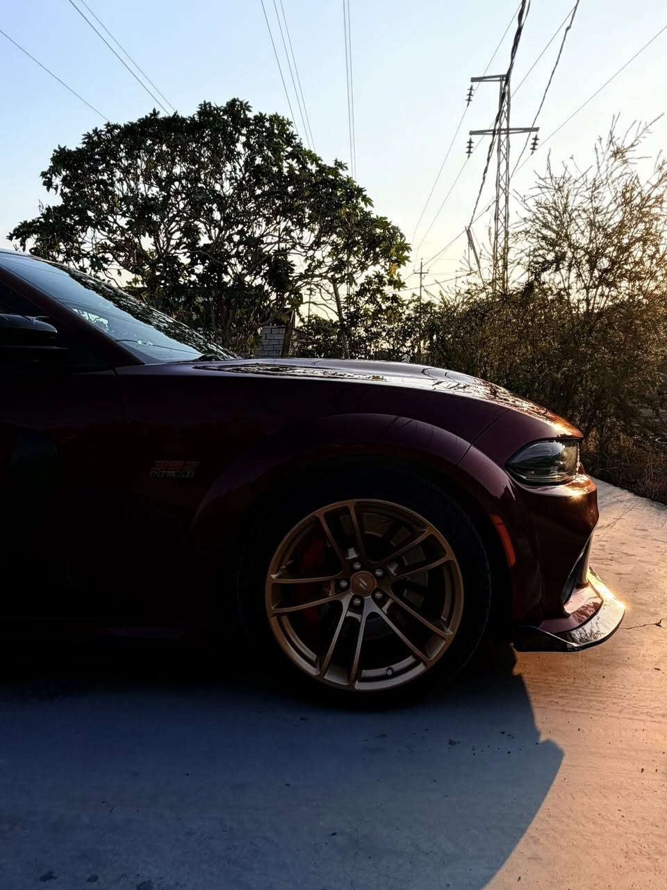 السلام عليكم 
سكات باك وأيد بدي اصل 
موديل 22فوللل ما عدا الرادار 
ستوك السياره علا وضع الشركه 
مقاعد امامي تدفئه تبريد 
مقاعد خلفي تدفئه 
فجوج بريك بريمبو
فتحة سقف 
و بيها هواي مواصفات 
ممشى السياره 43ميل 
حادث چامرلغ خلفي +باب خلفي صبغ 
بجم كبس 
علا أيدي السياره حيل نضيفه 
سعر السياره 330 
***********
