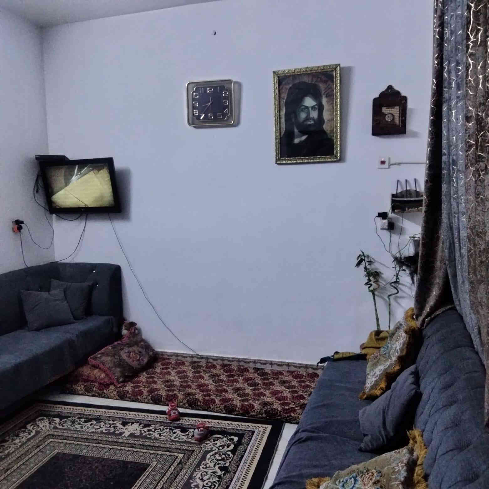 للبيع مشتمل مساحة 50 متر الوجه 5متر والنزال 10 متر بناء حديث الطابق الاول صاله مطبخ منور صحيات الطابق الثاني يحتوي على غرفتين نوم بناء 2024 
العنوان حي الجهاد منطقه الامن الوطني محله 897 قرب ديوان الاصيل و طريق الحلقه الرابعه 
 للاستفسار الاتصال على الارقام التاليه 
السعر مناسب جدا
*********** واتساب 
***********
