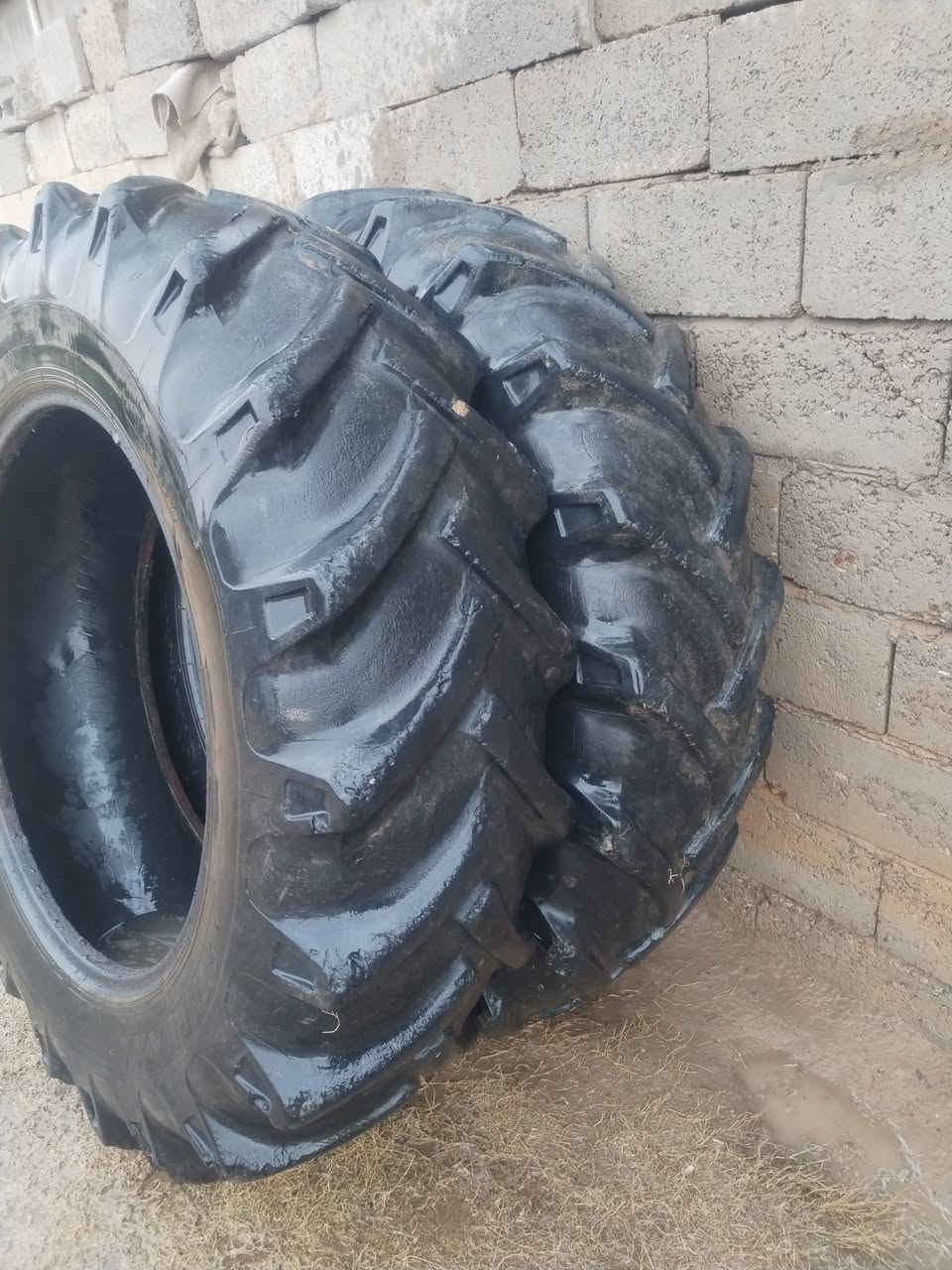 سلام عليكم
تايرات فيات 780 للبيع حجم 34/16 مكفوالات *********** مكان ديالى الكيلوات
