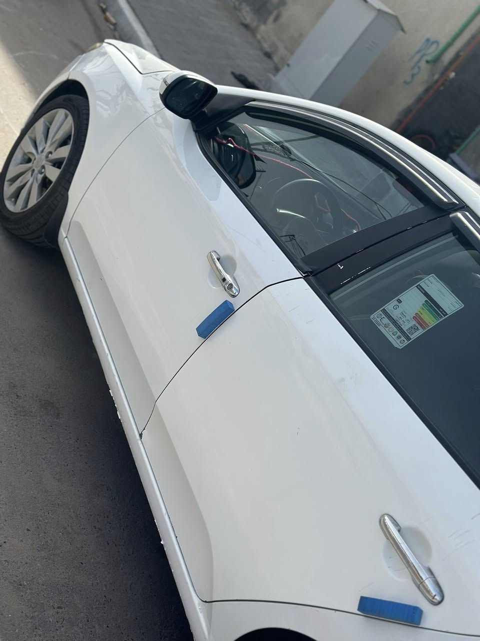 سلام عليكم
للبيع سيراتو موديل ١٢ خليجي 

فول مواصفات 

*فتحه سقف 

*شفتات استيرن 

بصمة تشغيل

*حساس خلفي 

*لد امامي

*مكينه 1600 دوش 

*گير 6 نمر  

صدر خلفي +امامي جديد

تخم تاير جديد
تبريد ثلج ( باب خلف سايق مبدل موجود القديم)بيه ضربه الباب خلف السدر موضح بصوره

مكان السياره بصره حي الحسين  

السعر ٩٦ (***********
