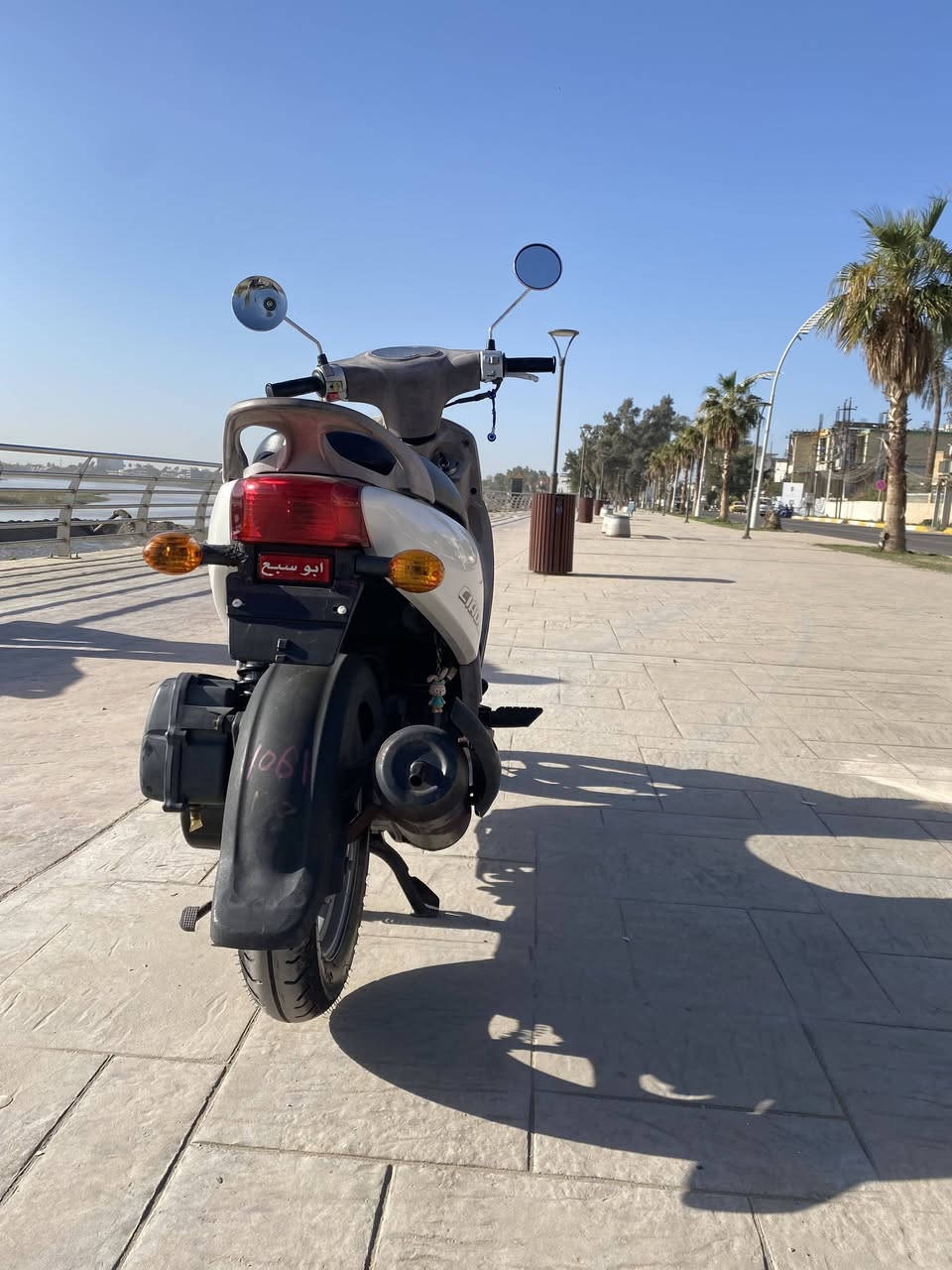 سلام عليكم دراجه فله 120. دراجه كفاله عامه من كلشي أوراقها موجوده كامله صارلها أقل الشهرين نازله من الرمبه 2009 نضافه 100/100 السعر_ 950 وبيها مجال    ... للتواصل) ***********
