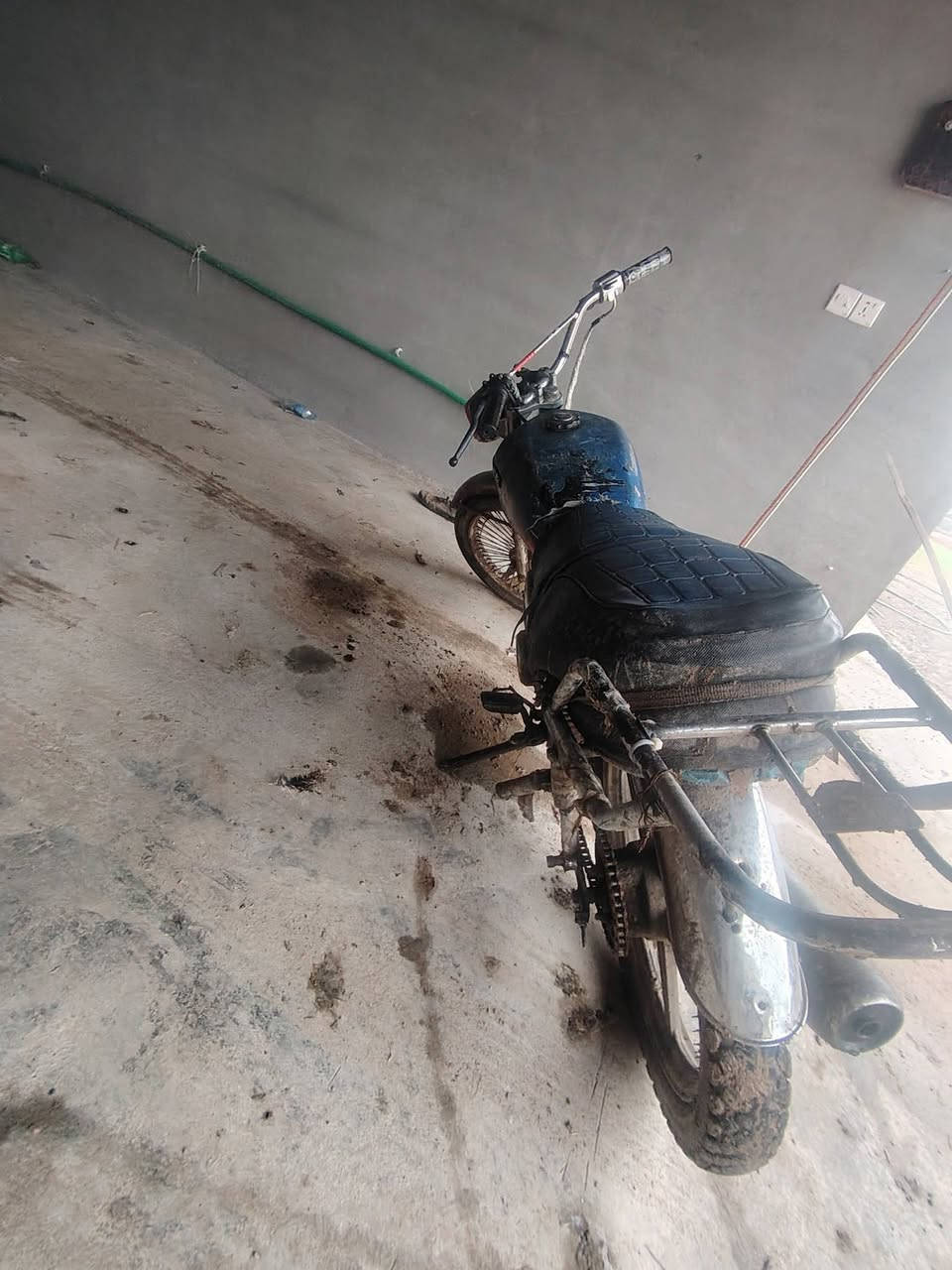 السلام عليكم 
موطور تايكر 18 
مراوس بجهاز 
ويرهم بيع ب 100

***********
