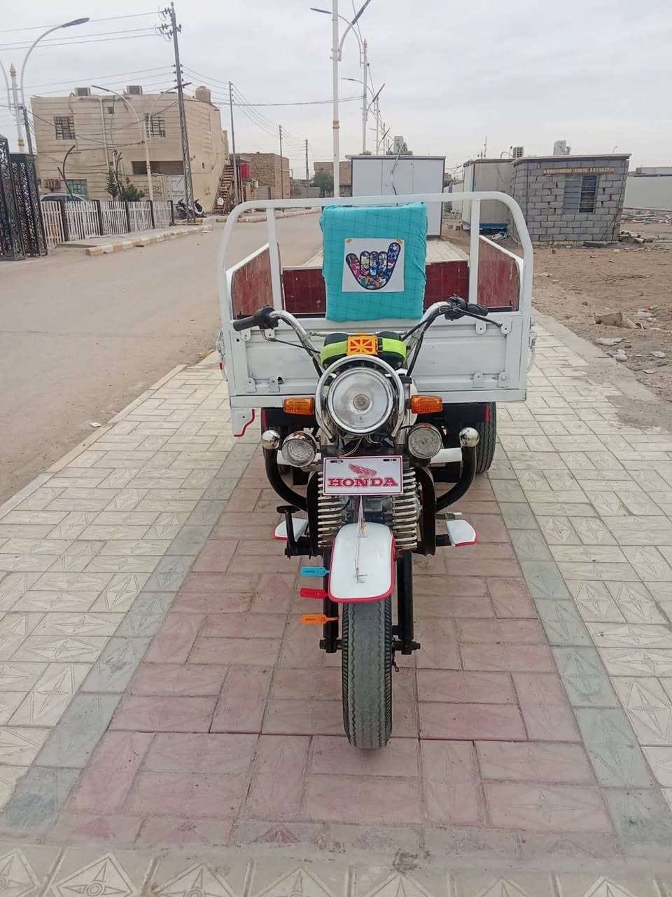 سلام عليكم ستوته البيع دايون مديل 2016 أوراق اصولي كامله بسمي ستوته جاهزه من كلش تواير جدد كله جديد كهربايات كلهه شغاله نكره سلف جاهزه من كلشي  كامله
سعر{. مليون او 600.} او بيهه مجال قليل مكان ناصريه مركز الرقم *********** اتصل خاص ماجاوب
