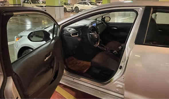 للبيع … 

النوع : تويوتا
الموديل : كورولا
مواصفات : LE
سنة الصنع : 2020
المحرك : 4 سلندر
ناقل الحركة : اوتوماتيك
نوع الوقود : بنزين
الحالة : وارد امريكي / ( 2 ) قطعة صبغ
             بدون دواخل 
ايرباك : سليم 
عداد الكيلو متر / مايل : 58,000 مايل
السعر : 13,500$
………………………
***********
*********** أربيل
