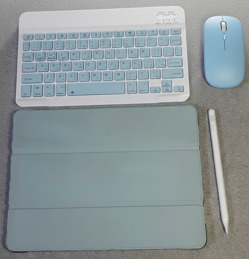 ايباد ٩ ذاكرة ٢٥٦
نظيف جدًا استخدام شخصي

يشتغل 100% بدون أي مشاكل

الشاشة نظيفة وما بيها خدوش

البطارية 81%

الذاكرة كبيرة تناسب دراسة، ألعاب، تصميم

لون الجهاز رمادي غامق (Space Gray)

الملحقات كاملة:

 • شاحنة الايباد الاصلية

 •  كفر

 • لسقة شاشة

 • قلم للكتابة والرسم و يدعم راحة اليد

 • ماوس بلوتوث

 • كيبورد بلوتوث

•      كارتونة الجهاز موجودة ونضيفة

مكاني : بغداد الحسينية

البيع لعدم الحاجة

رقمي : ***********