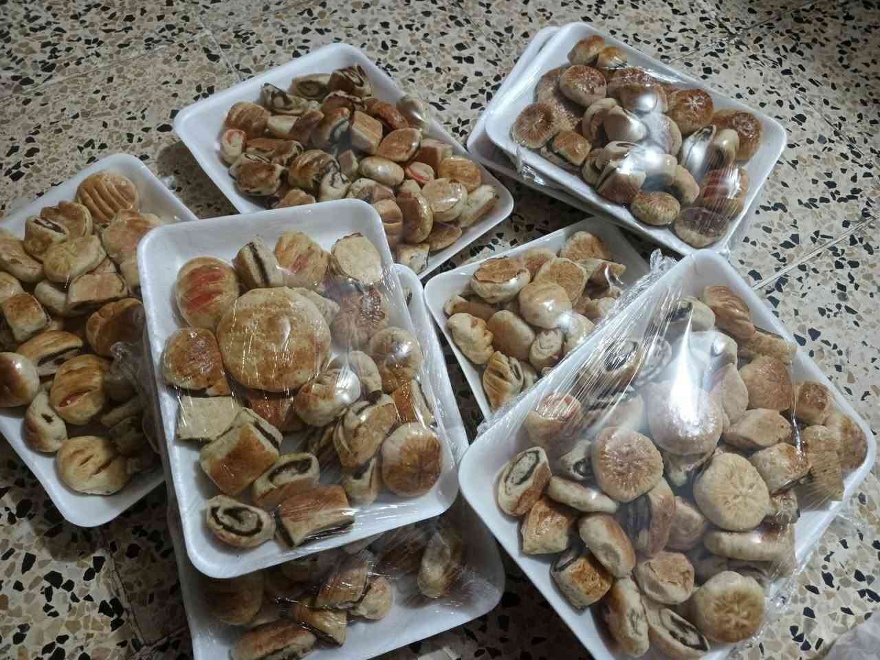 تم بعون الله فتحنا حجز كليجة العيد كليجه اهلنا 
قائمه الاسعار 
حشو جوز ب8
حشو تمر 7
حشو حلقوم 6
حشو السمسم والمبروش الكيلو 6
الخفيفي محشي تمر 7
خفيفي ساده 5الكيلو 
وعدنا عرض كل 5كيلوات مشكل او انتو تطلبو  شنو المشكل 
***********
