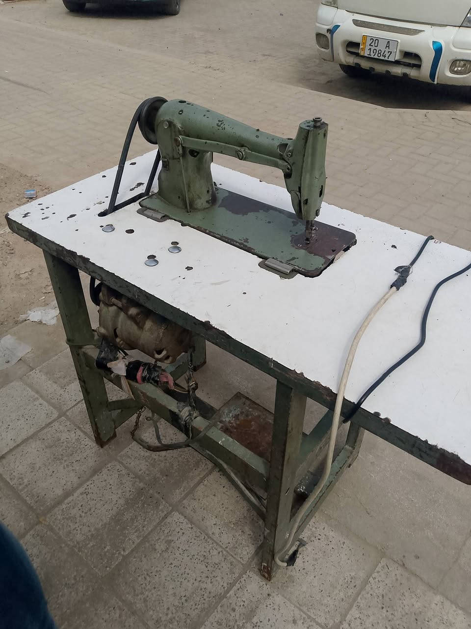 ماكنه خياطه سنكل نوعيه ممتازه شغاله وين الخياطين والخياطات للاستفسار ***********العنوان حي الإعلام شارع قطر الندى معرض جسار للاثاث المستعمل أهلا وسهلا بكم
