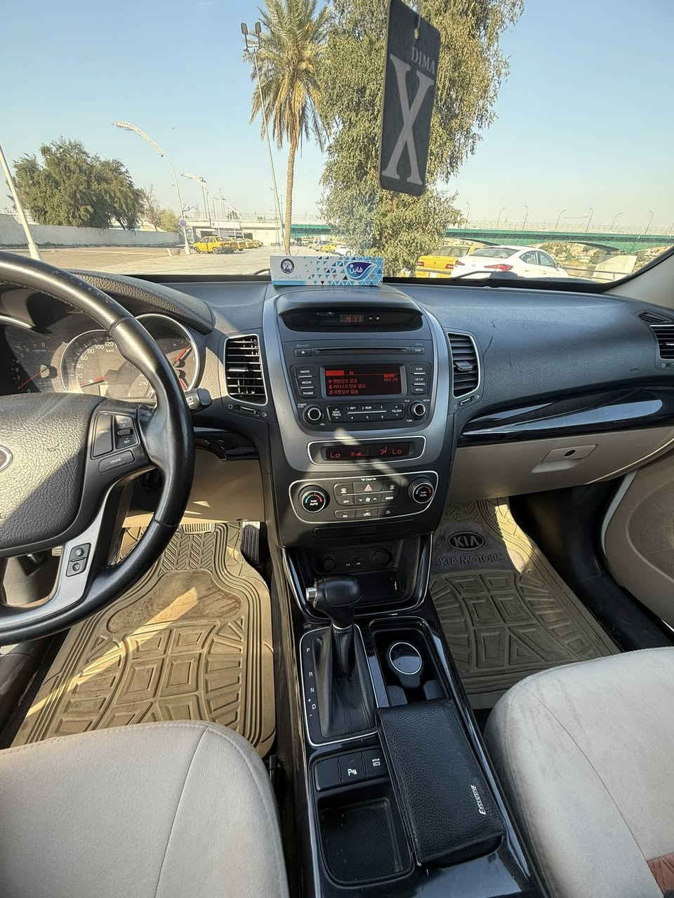 السلام عليكم   كيا سورنتو للبيع موديل 2014 سيارة جديدة جدآ ماشية 27  الف  حقيقي قمارة حديد   محرك اربعة سلندر 2400 مكفولة  من الصبغ والتبديل حتى الدعاميات مالتها مكفولة ماعدى بارد بالباب اليمنى فشي قليل كلش ابو دراجة طخها ثلاثة قطع تبريد  رقمها بغداد تحويل ثاني يوم  السيارة سعرها 16500 دولار يعني 165 ورقة للمعلومات الاتصال بالرقم ***********
