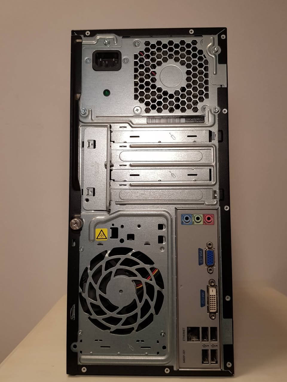 السلام عليكم 
متوفر دسكتوب Hp Pro 3500 Series 
المواصفات 👇
Cpu: Intel Core i7-3770 
Ram: 8GB DDR3 
Hard: HDD 500GB 
Windows 10 
يجي وياه 👇
شاشة + يو بي اس + كيبورد و ماوس جديد 
مع كل الوايرات 
النظافة %90
السعر 225 الف 
متوفر خدمة التوصيل الي جميع المحافظات
***********
***********
