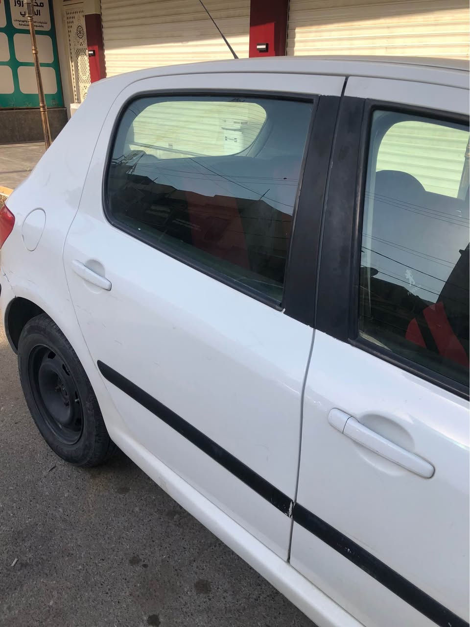 بيجو 307 فرنسي🇫🇷
موديل 2005
كير اتوماتيك
تبريد كامل 
نظام abs جديد كامل
طرف السائق فقط بيه ثلاث قطع صبغ اني ابيع السيارة كامل حزام
رقم اوروبي و سنوية مشروع وطني كركوك جديدة لحد ٢٠٢٨ باسمي وثاني  يوم تحويل 
بطاقة بنزين بيها
مكان سيارة كركوك
سعر السيارة 57 ورقة كركوك, العراق


**إذا كنت صاحب هذا الإعلان وتريد حذفه لأي سبب، رجاءا أرسل رسالة إلى الدعم الفني**