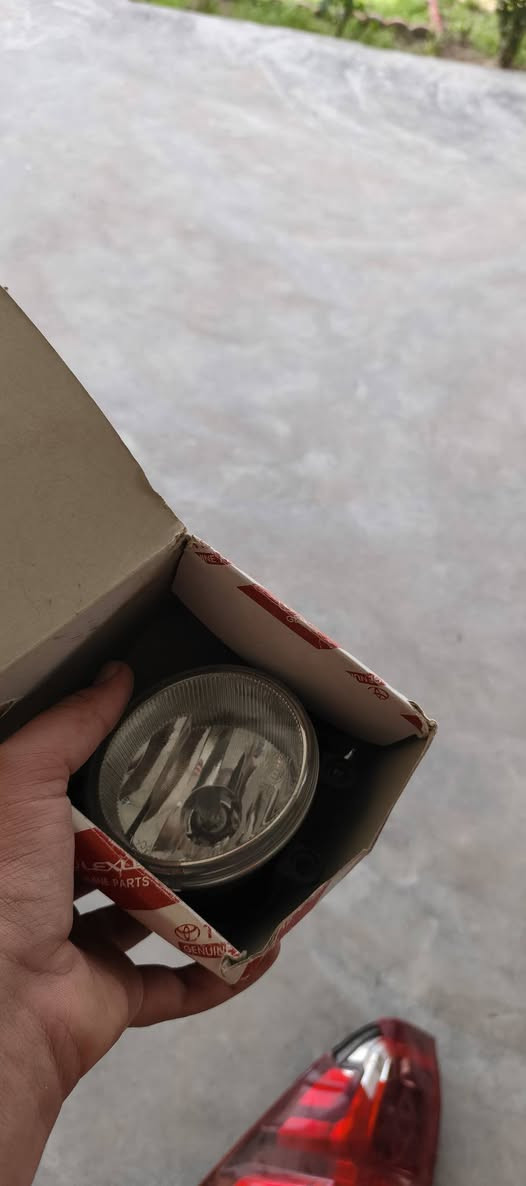 سلام عليكم بك لايتات عدد 3 هايلوكس يرهمن من 2016 لل20 مع مراية جانبيه ترهم من 16 لل25 مع 2 كلاص بانزين الاصلي مال الشركة للبيع للاستفسار 
***********
‏‪***********‬‏
