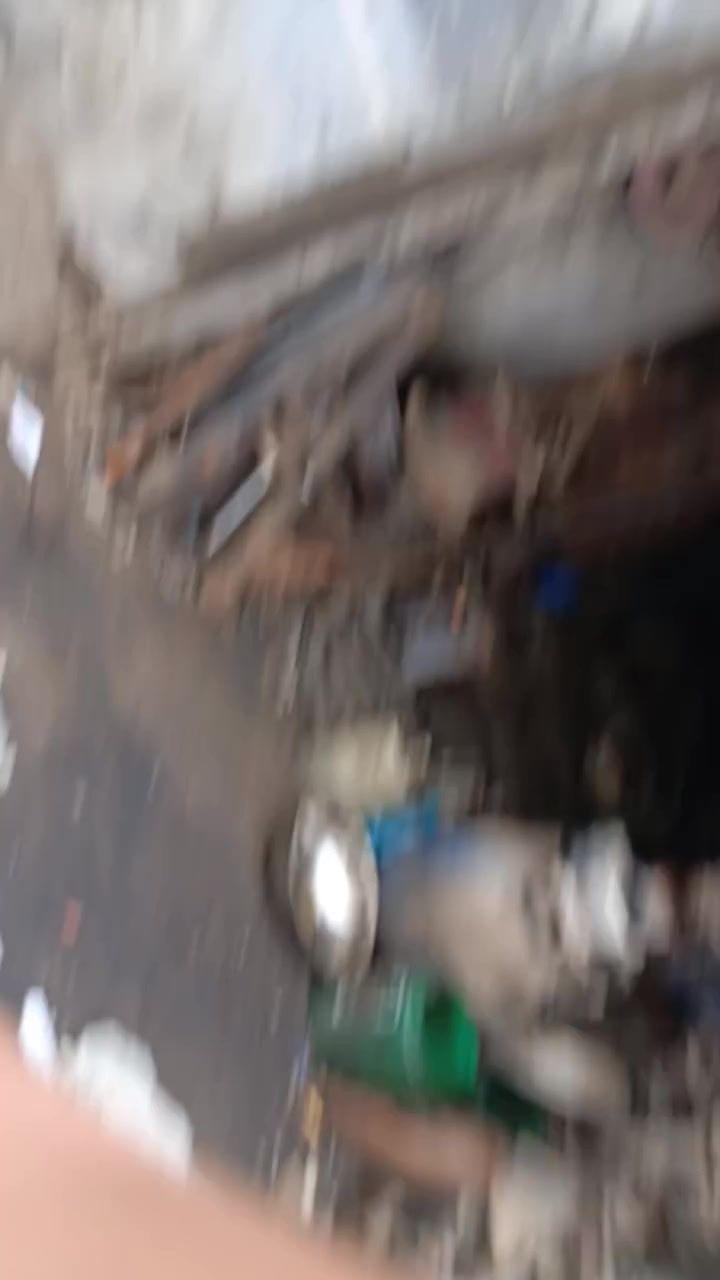 السلام عليكم محلات 2 للبيع المكان حي الصناعي خلف محطة الكهرباء قرب اهل المنشآت الحتركن مساحة الواحد منهم 30 متر سعر 20 سر قفلية وللستفسار اكثر اتصل ***********
