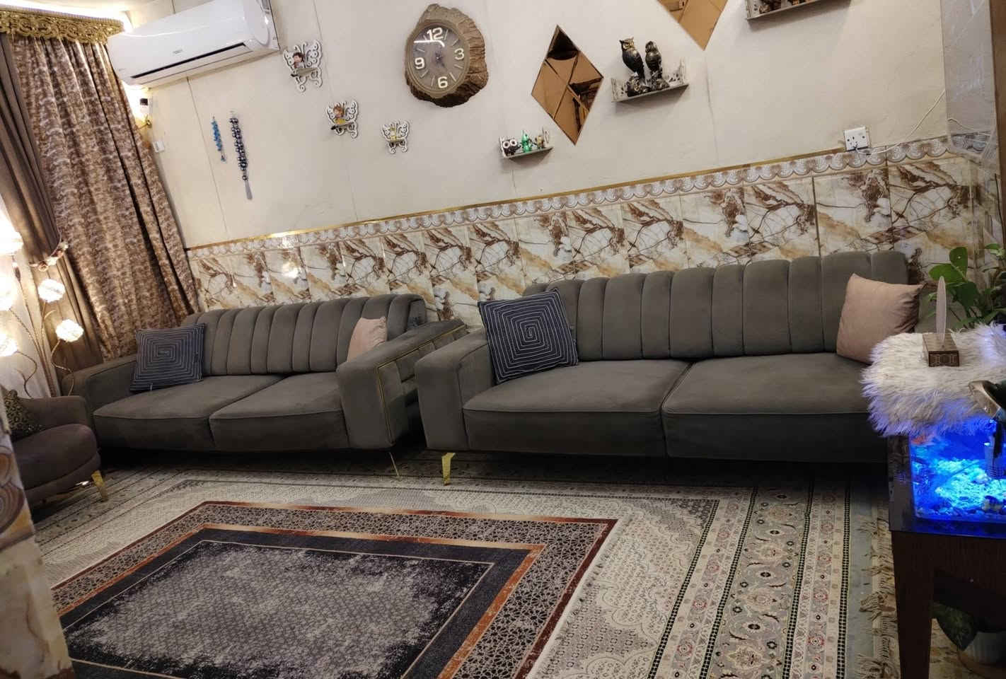 تخم تركي مودرن ٨ مقاعد قلاب نظام سرير تصميم حديث قوي تكمة ثكيل خشب بلوك وسيورة أرجل حديد اسفنج طبي بلوستر ظغط سوفت قماش وتر بروف ضد الاتربة والمي استخدام قليل اخو الجديد نظافتة ١٠٠ ٪ نظيف جدا مبي اي ضرر... ٥٩٠  وبي مجال بسيط للشراي


**إذا كنت صاحب هذا الإعلان وتريد حذفه لأي سبب، رجاءا أرسل رسالة إلى الدعم الفني**