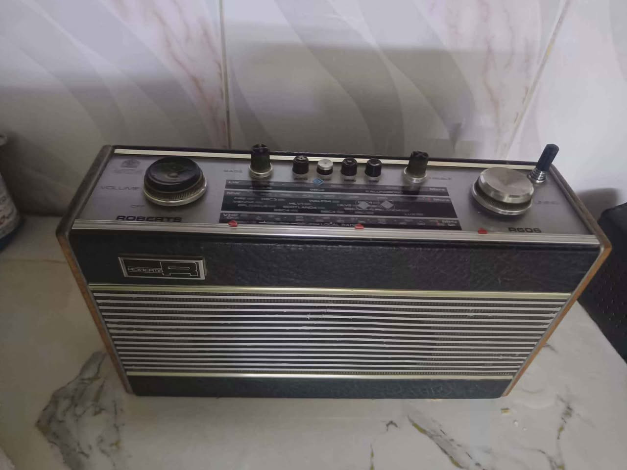 راديو انكليزي سحب قوي ثلاث موجات شغال بشرط للبيع الشراي يراسل لو يخابر واتس اب *********** كركوك, العراق
